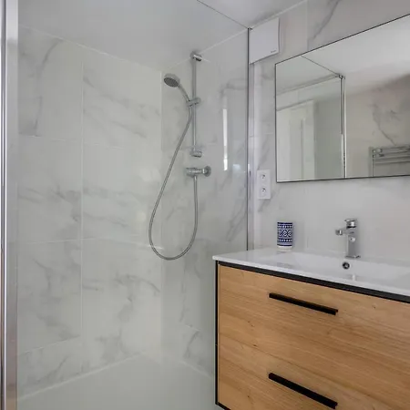 Maison & Jacuzzi Pour 10 A