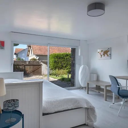 Maison & Jacuzzi Pour 10 A